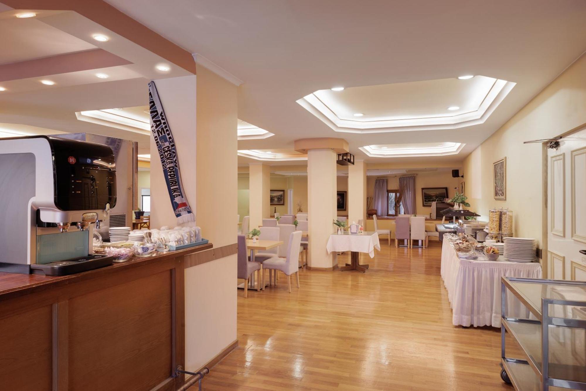 Louvre Hotel 古维亚 外观 照片