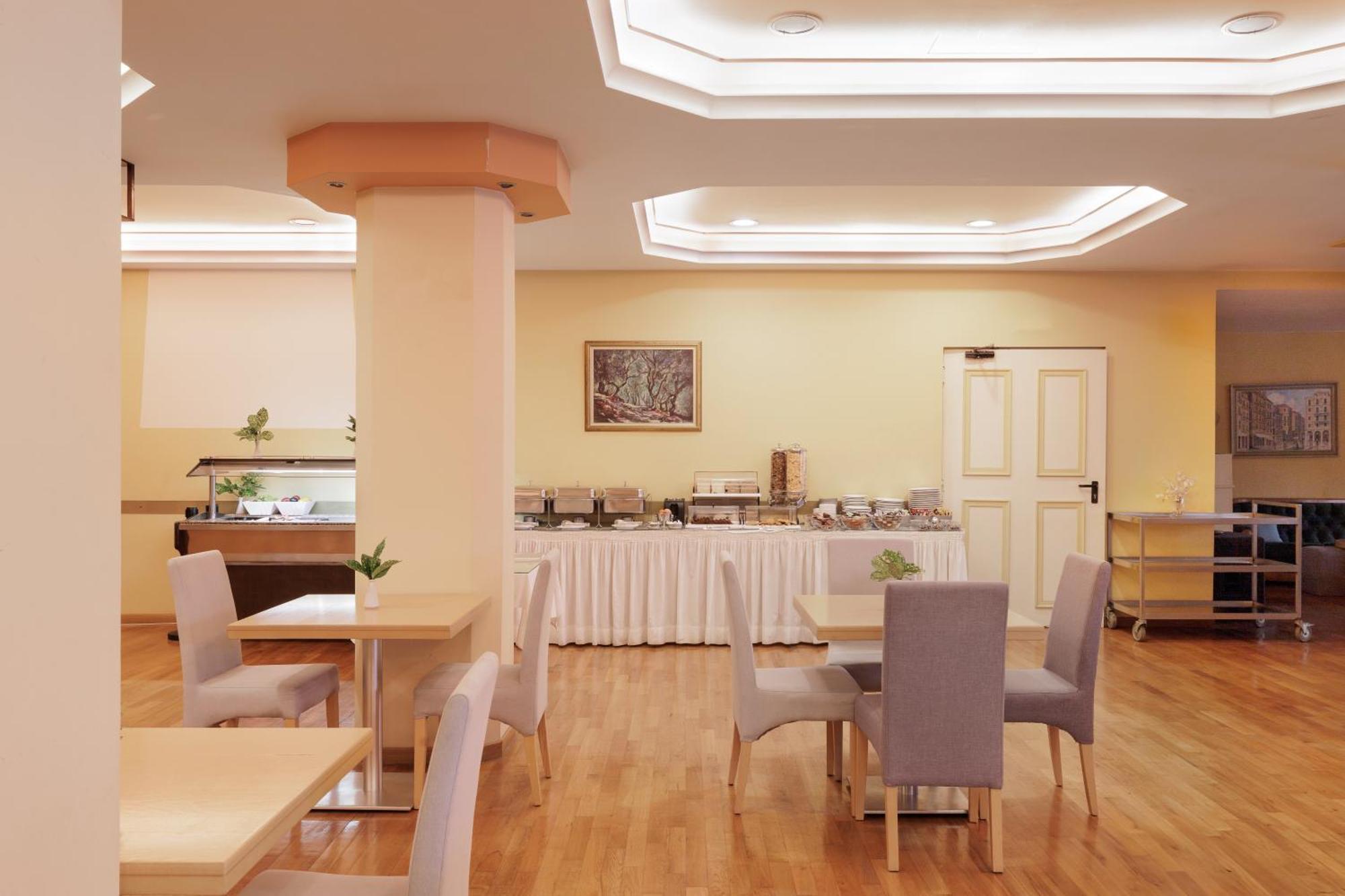 Louvre Hotel 古维亚 外观 照片