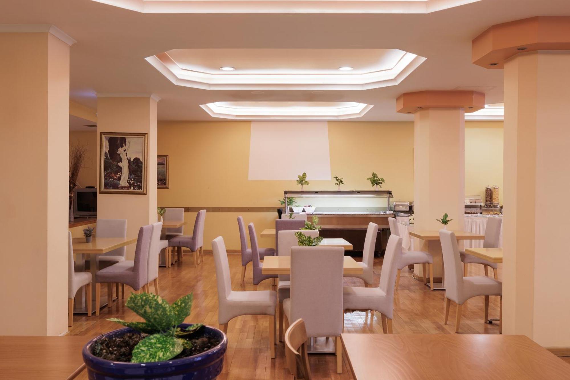 Louvre Hotel 古维亚 外观 照片
